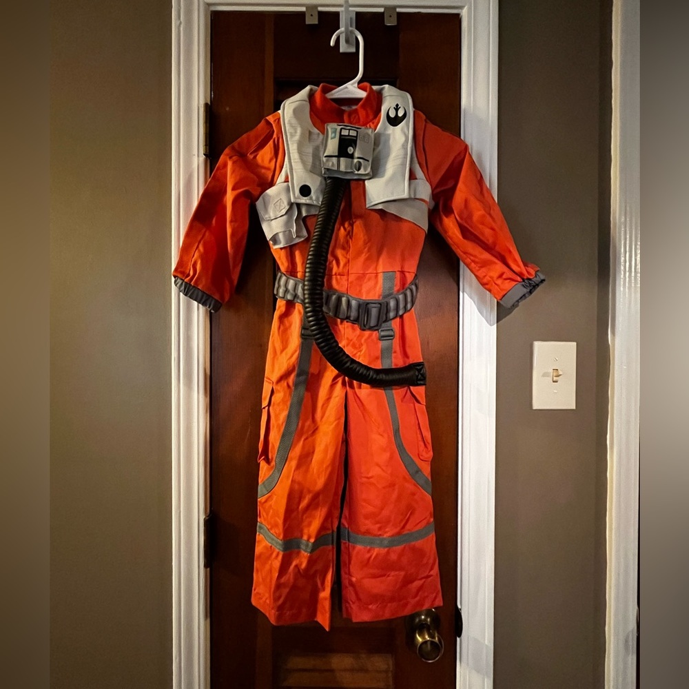 Disney Store Star Wars Poe Dameron / Rebel Pilot Costume Size 4